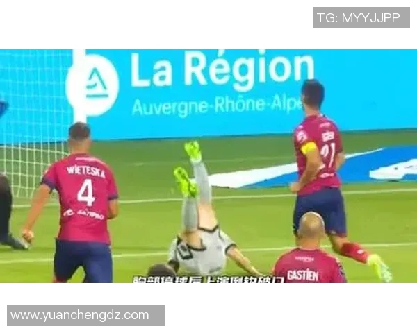 倒钩绝技展现足球明星的非凡魅力与竞技精神